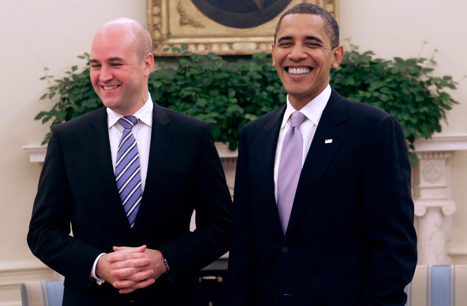 Lär av Obama, Reinfeldt! I Barack Obamas USA stöttar staten industrin, i Fredrik Reinfeldts Sverige är statsråden som gladast när de får lägga ner en fabrik.