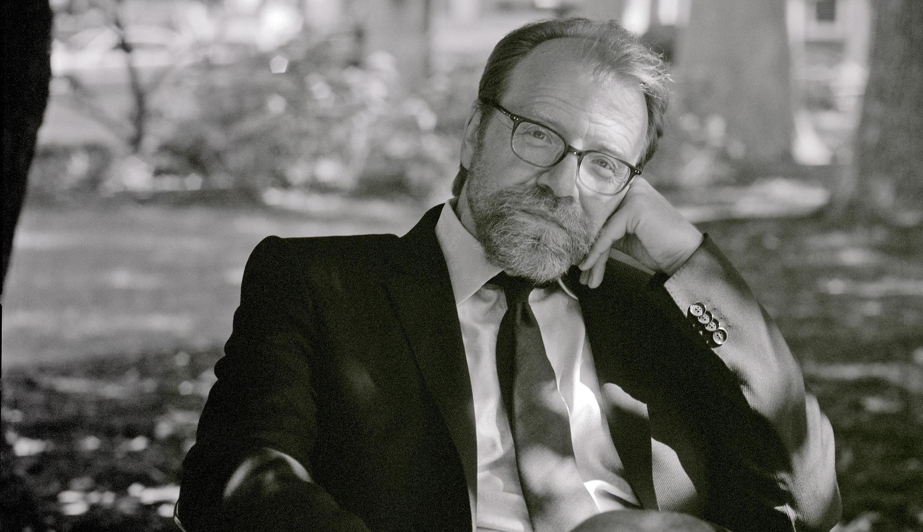 Den amerikanske författaren George Saunders är aktuell på svenska med ”Pastoralia och andra noveller”.