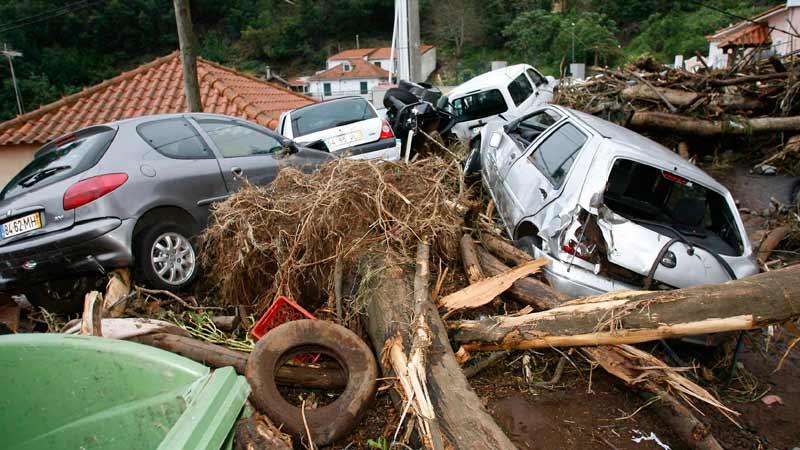 Så här såg det ut i Madeiras huvudstad Funchal efter helgens storm, som utlöste jordskred och översvämningar.