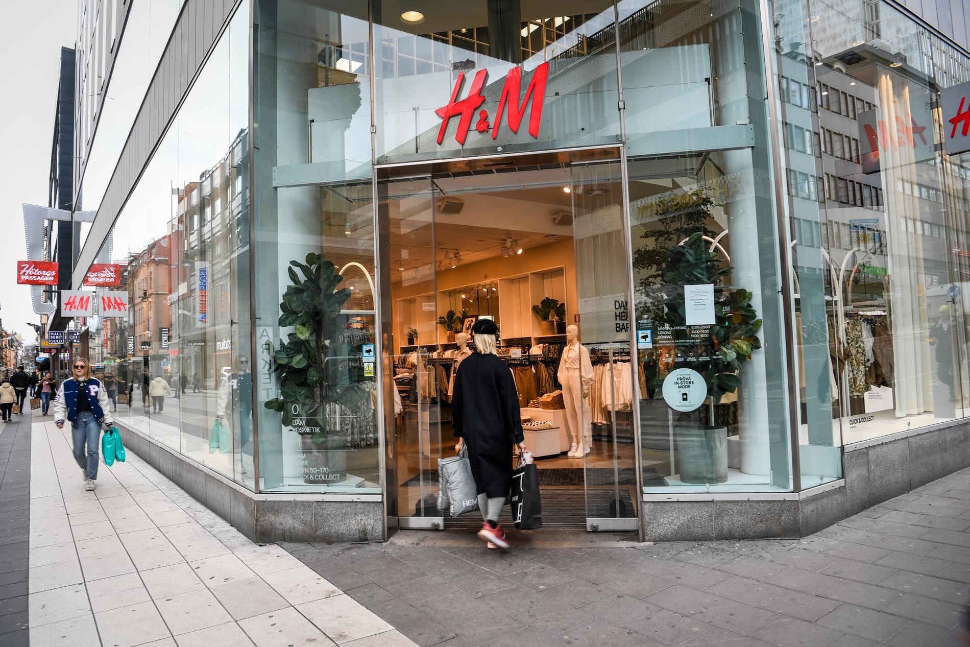 H&M har varslat medarbetare på huvudkontoret, och på butikssidan.