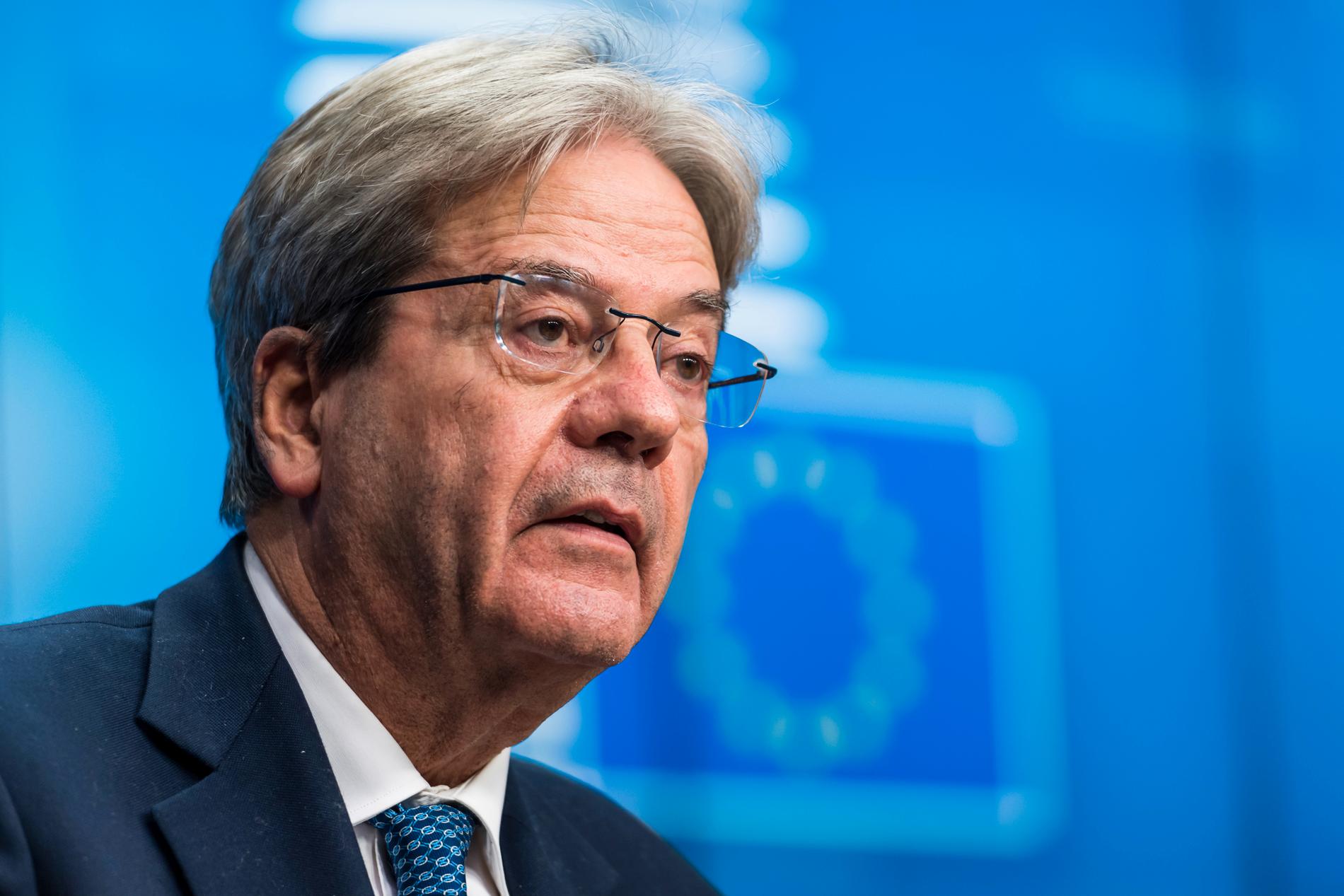 EU:s ekonomikommissionär Paolo Gentiloni tvingas skriva ner årets tillväxtsprognos. Arkivfoto.