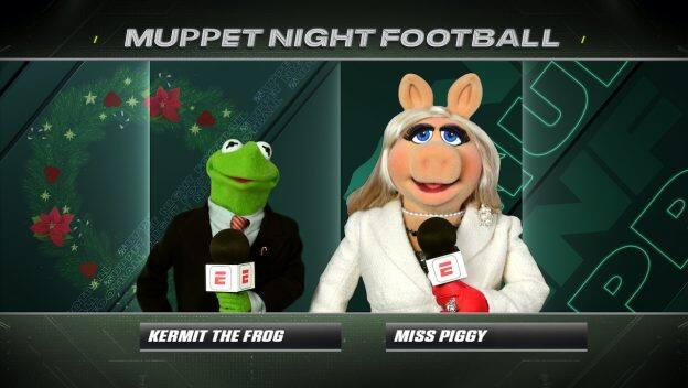 Kermit och Miss Piggy satt i kommentatorsbåset och snackade upp matchen mellan Pittsburgh Steelers och Cincinnati Bengals.