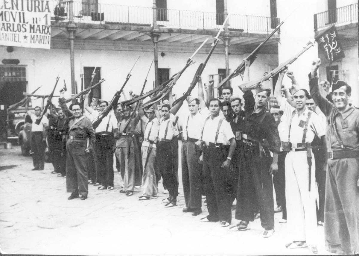 ¡NO PASARÁN! 1936 bröt inbördeskrig ut i Spanien. De spanska republikanerna gjorde motstånd i tre år mot den fascistiska militären innan de kapitulerade. Republikanerna fick stöd från vänsterinriktade aktivister från Sovjet, Tyskland, Frankrike - och Sverige. Bilden visar regeringstrupper i Barcelona strax innan de begav sig till slagfältet.