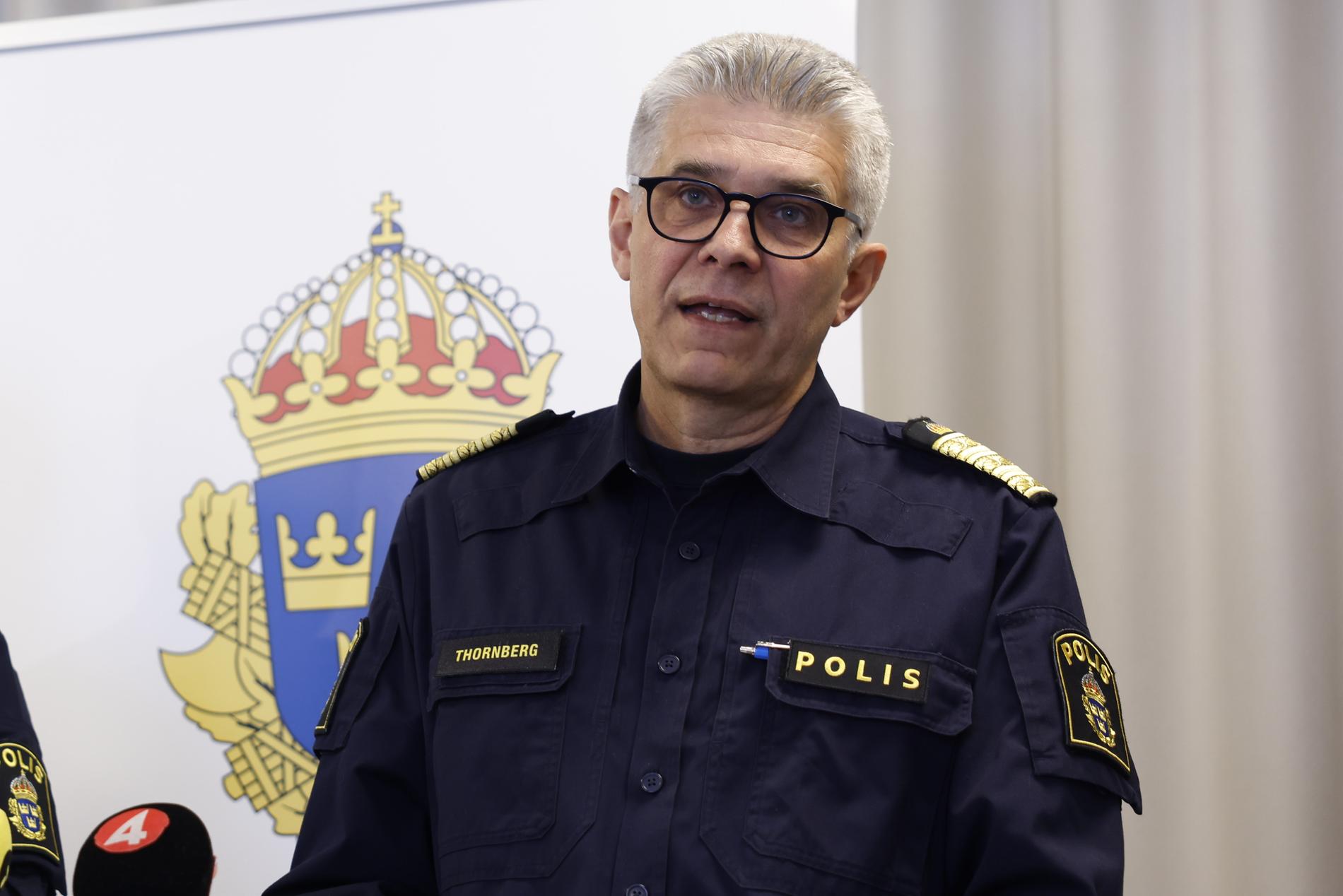 Rikspolischef Anders Thornberg svarade på politikernas frågor om påskens upplopp.
