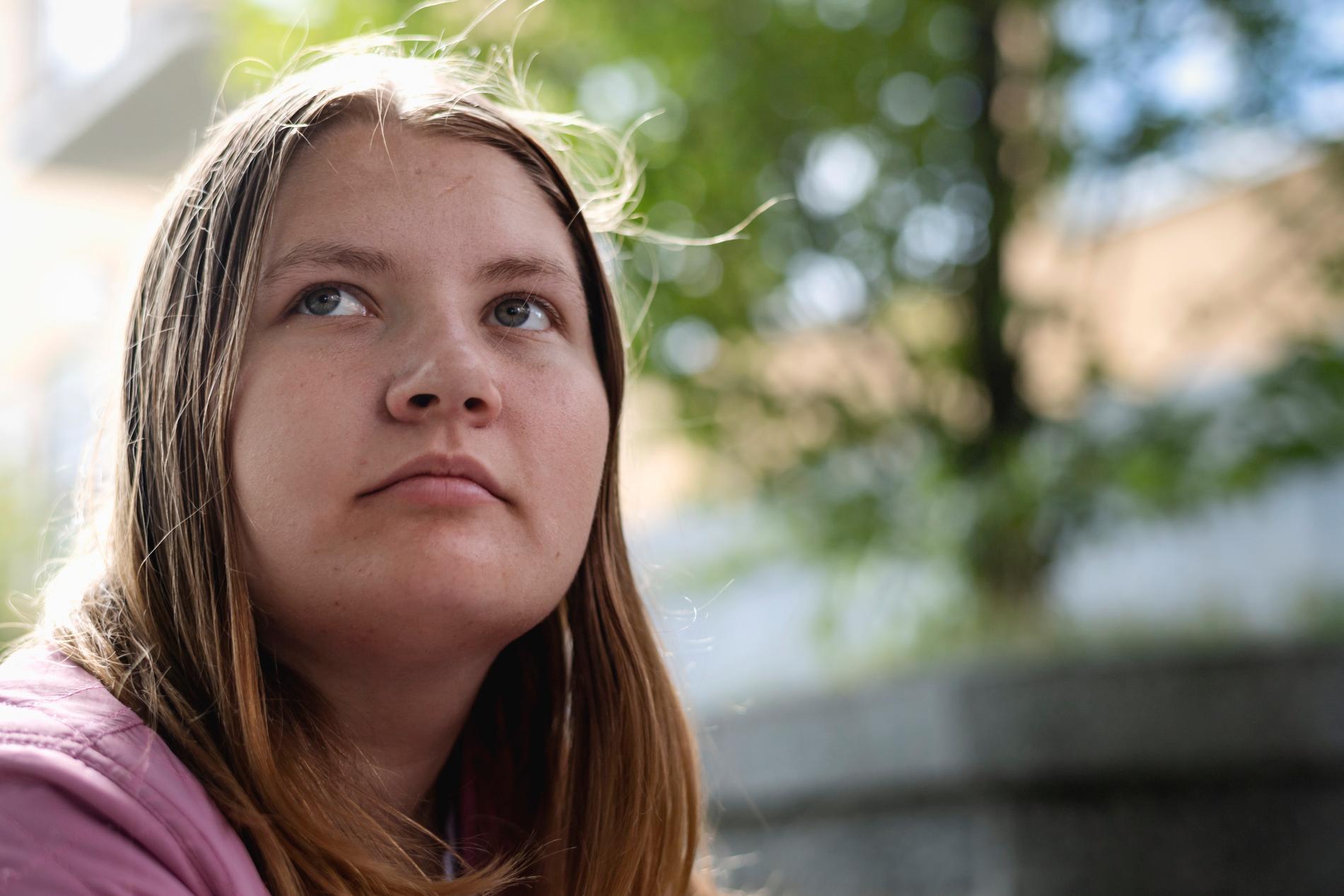 Rebecca Carlsson, 18, blev utfryst av de andra eleverna när hon gick i högstadiet.