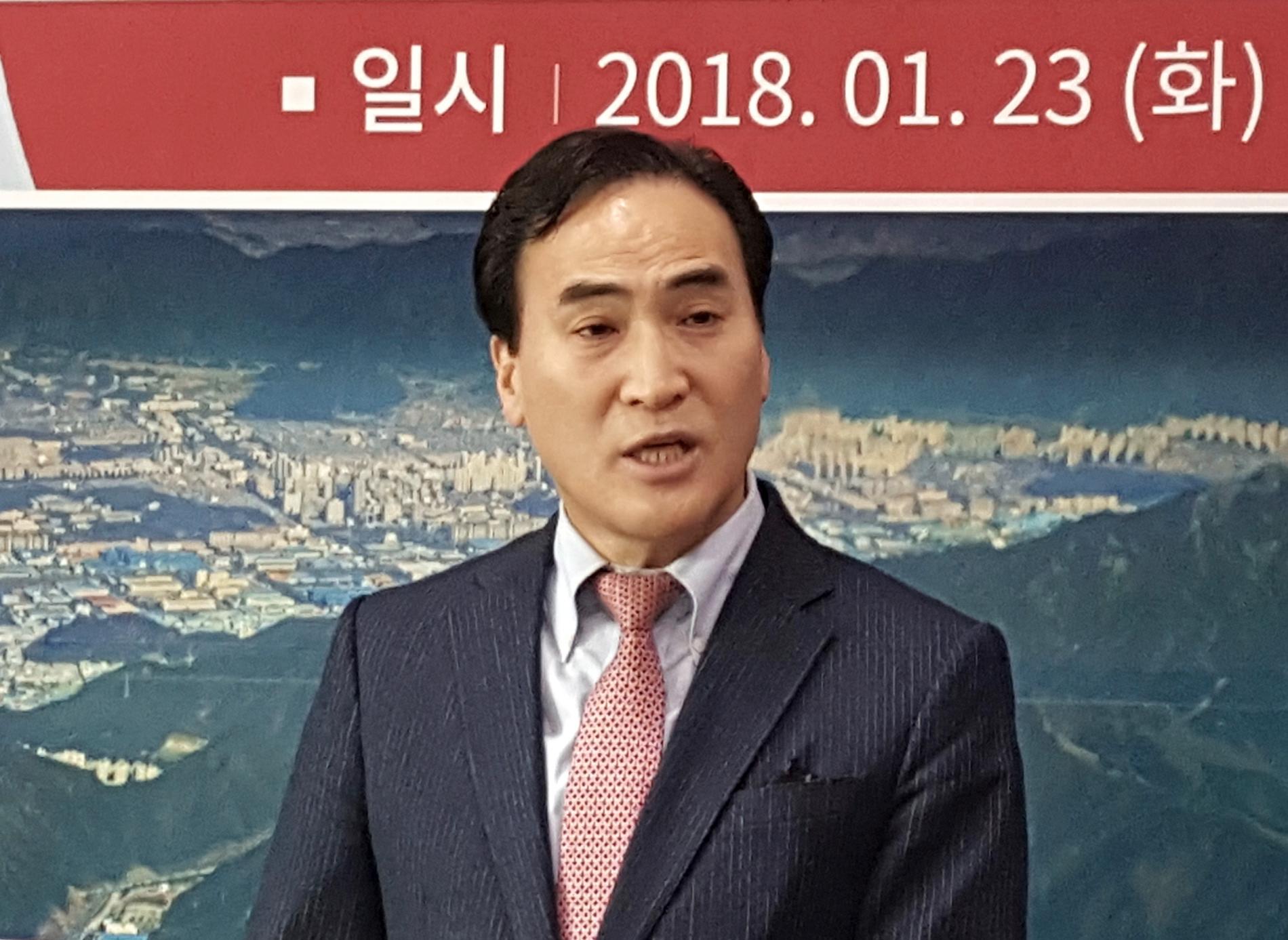 Sydkoreanen Kim Jong-Yang valdes av Interpols generalförsamling till den internationella polisorganisationens ordförande under en omröstning i Dubai. Arkivbild.