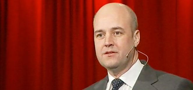 Statsminister Fredrik Reinfeldt delade ut hårda julklappar till oppositionen i sitt jultal.