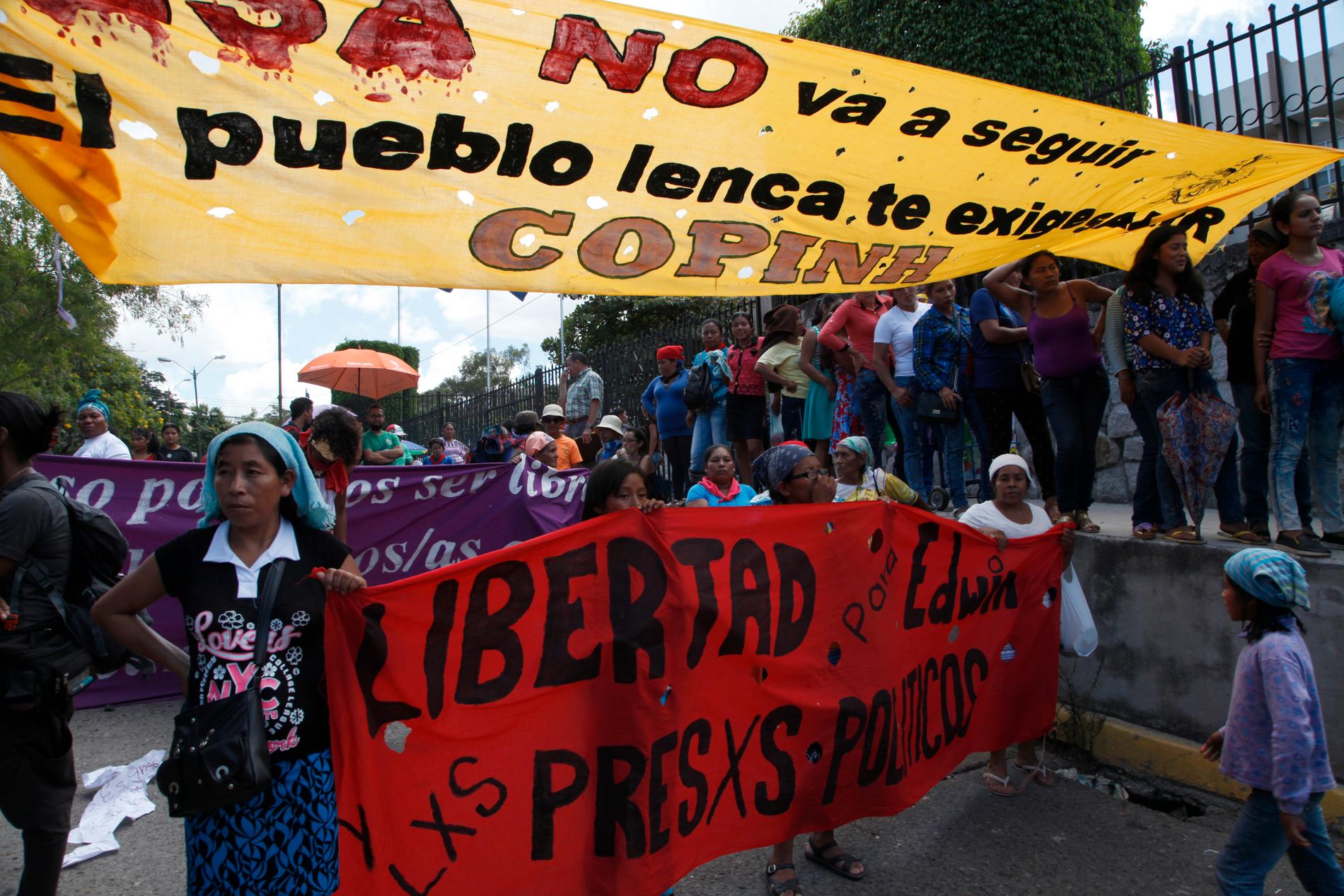 Demonstrationer i Honduras med krav på rättvisa för miljö- och människorättsaktivisten Berta Cáceres som mördades 2016. Arkivbild.