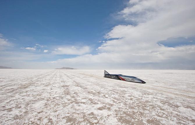 Världens snabbaste elbil Buckeye Bullet har en toppfart på 515 kilometer i timmen.