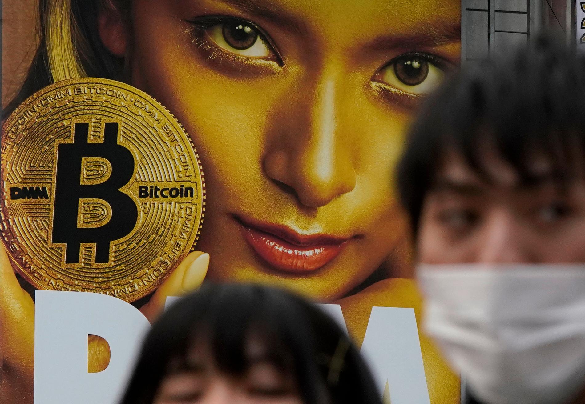 Bitcoin-reklam vid järnvägsstationen Shibuya i Tokyo, Japan. Arkivbild.