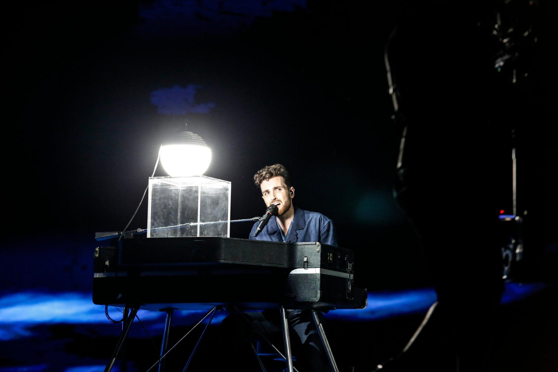 Duncan Laurence repeterar sitt framträdande på Eurovision-scenen i Tel Aviv