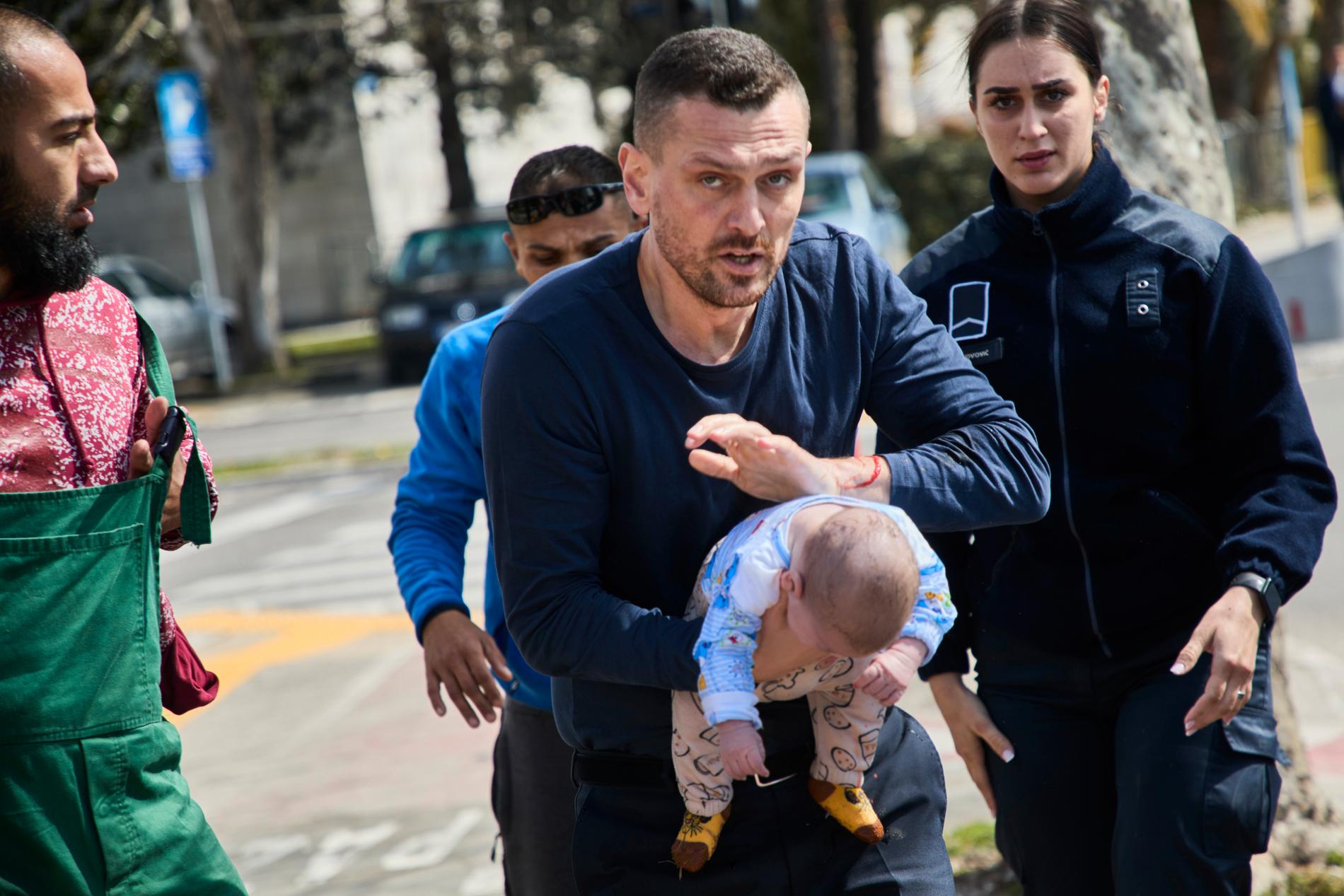 Adnan Dibrani är socialdemokratisk riksdagsledamot. I måndags räddade han livet på ett spädbarn i Montenegro. 