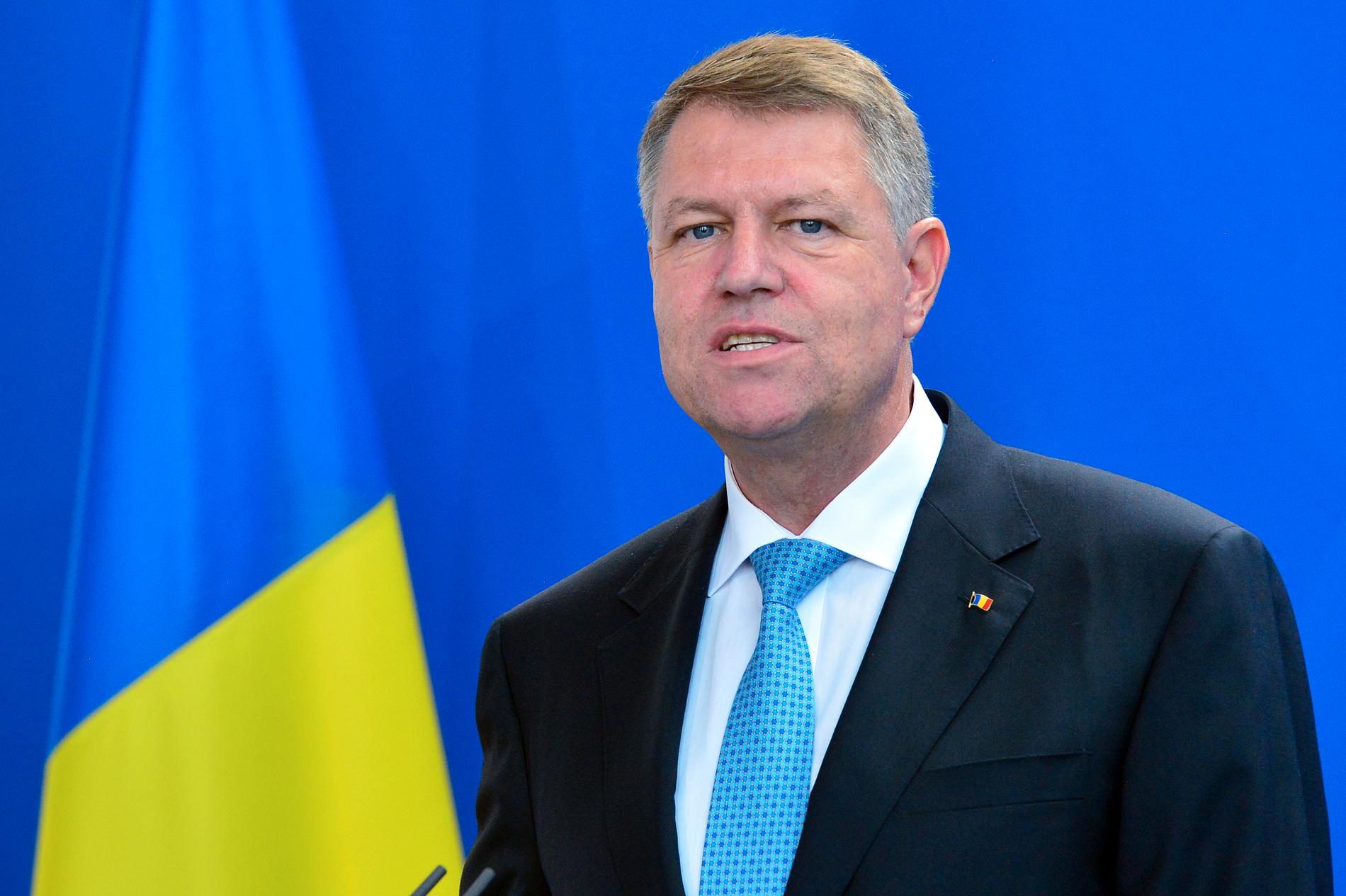 Rumäniens president Klaus Johannis uppmanar sina landsmän i utlandet att inte återvända till påsk. Arkivbild.