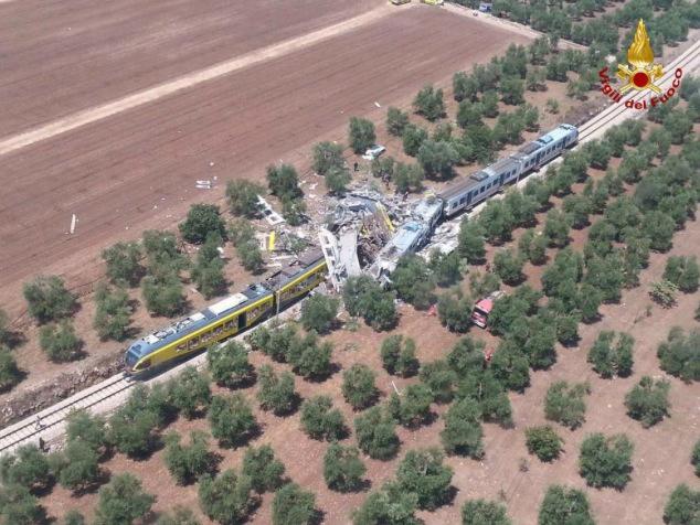 Två passagerartåg krockade under tisdagen i Italien.