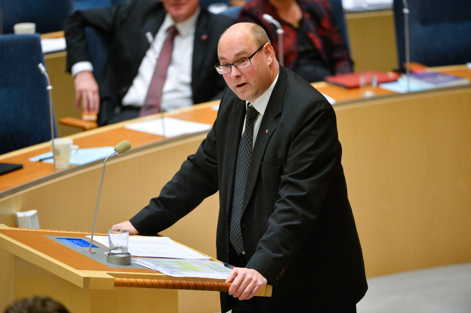Skatteutskottets ordförande Jörgen Hellman (S) avgick från alla sina uppdrag efter SVT:s granskning.