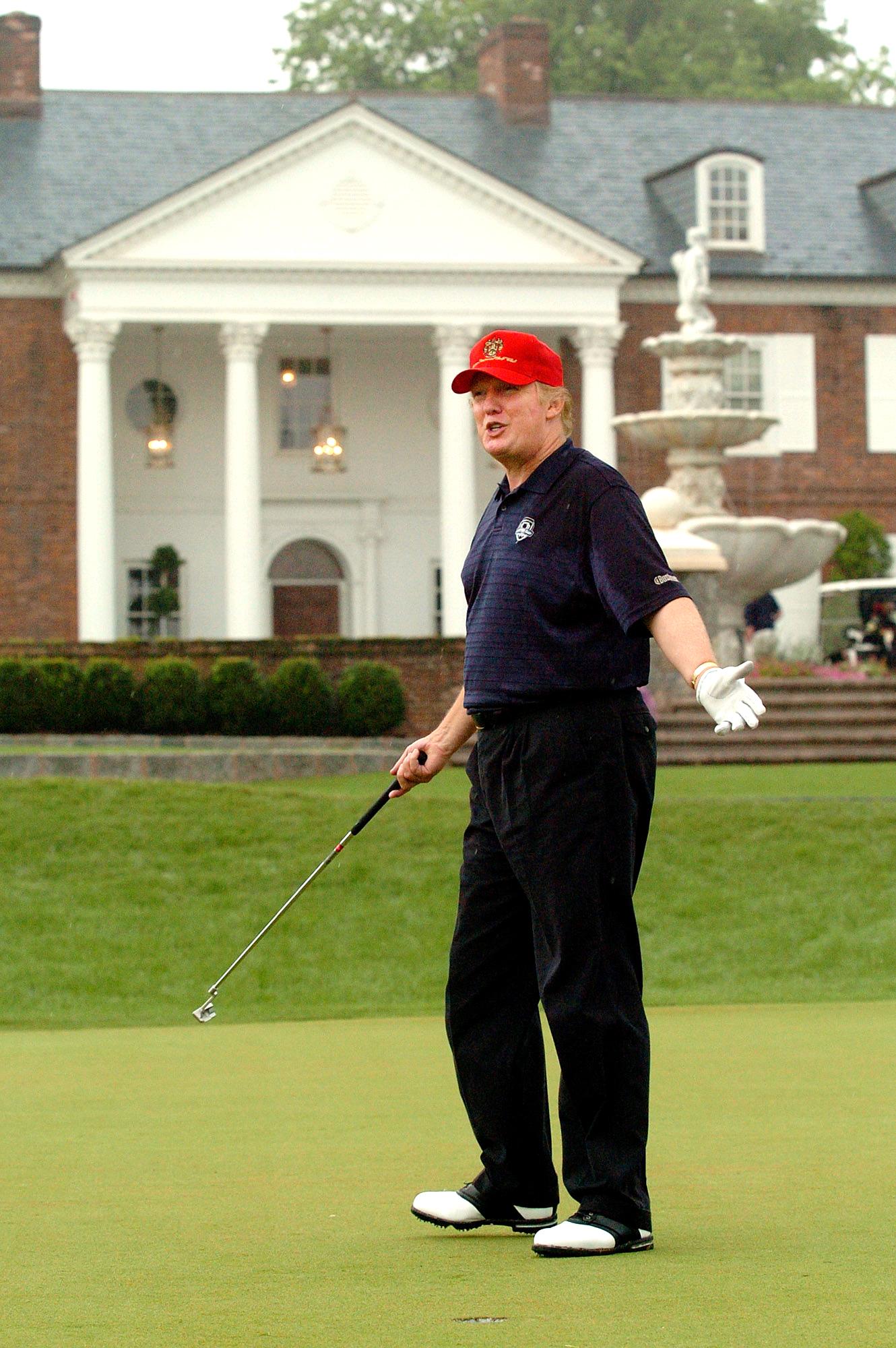 Trump är känd för att fuska i golf, det har till och med skrivits en bok om det. 