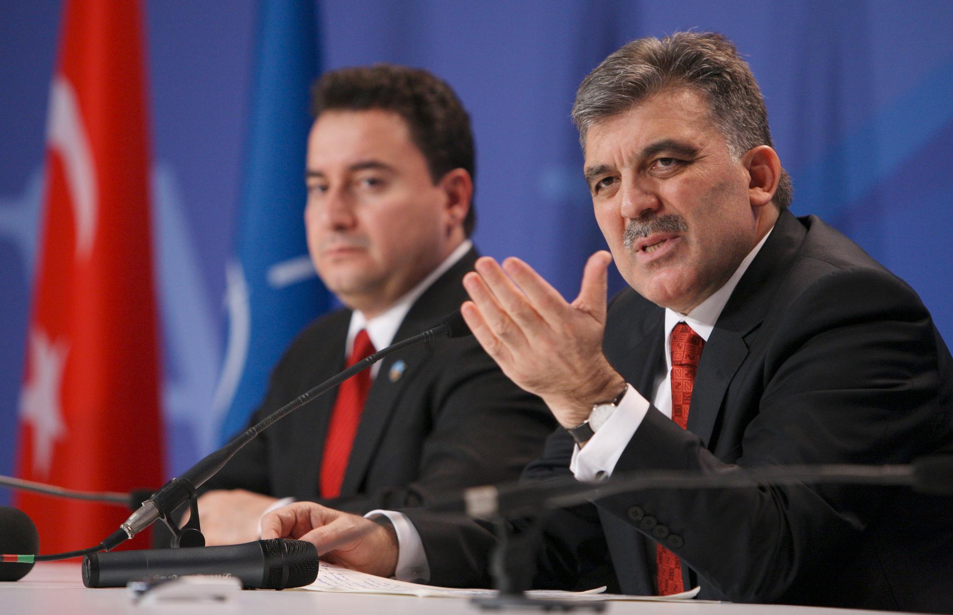Tidigare biträdande premiärministern Ali Babacan och ex-presidenten Abdullah Gül. Arkivbild.