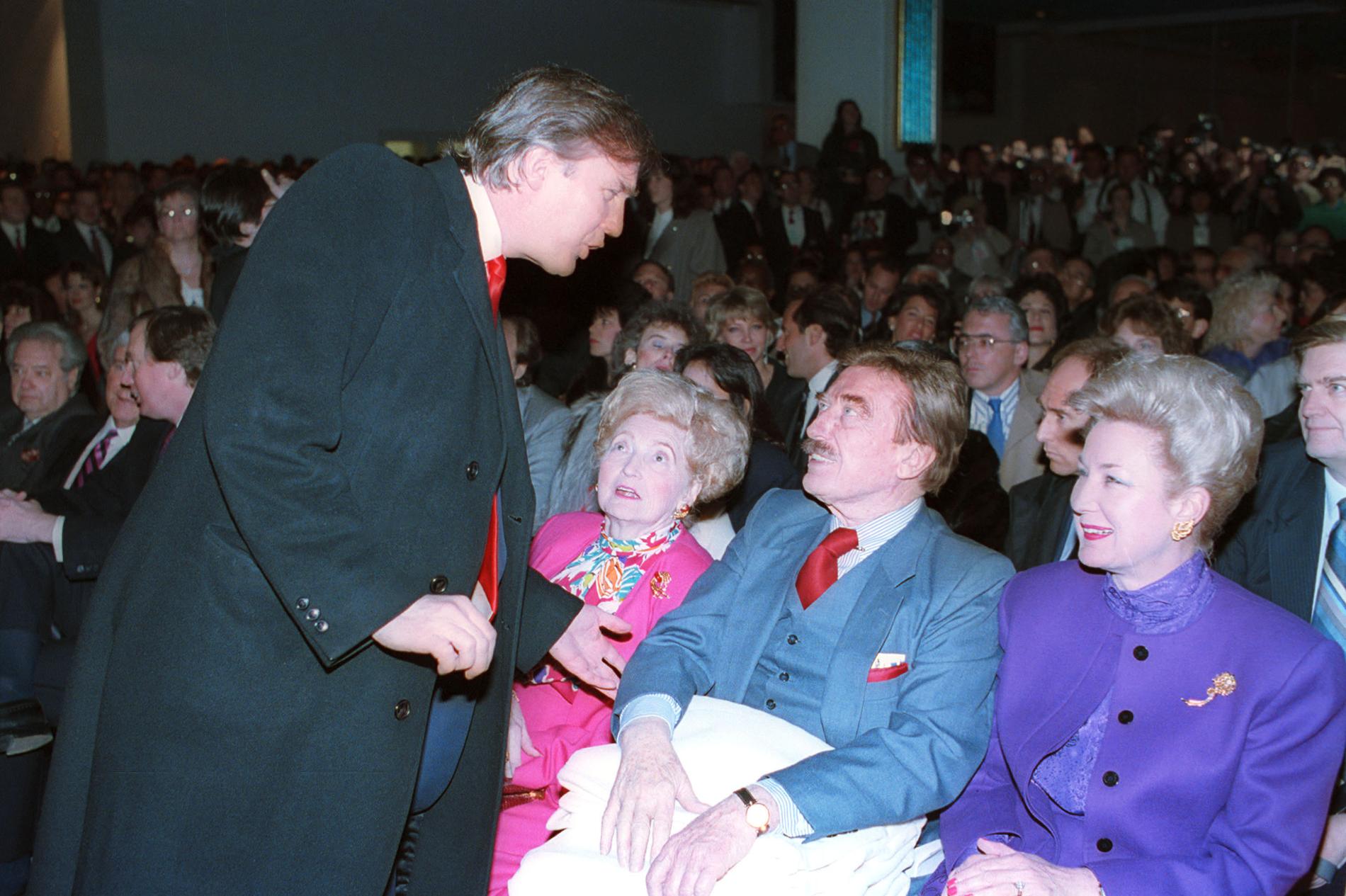 Trump med föräldrarna och systern i Atlantic City 1990. 