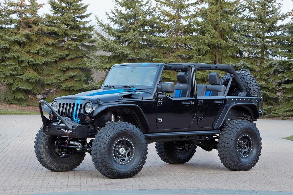 Jeep Wrangler Apache Ett ombygnadskit för ägare av nyare Wrangler-modeller som vill sätta i en HEMI-V8 på 6,4 liter som ger 477 hästkrafter och ett vrid på 637 newtonmeter. En femväxlad automatlåda från Chrysler ingår också.