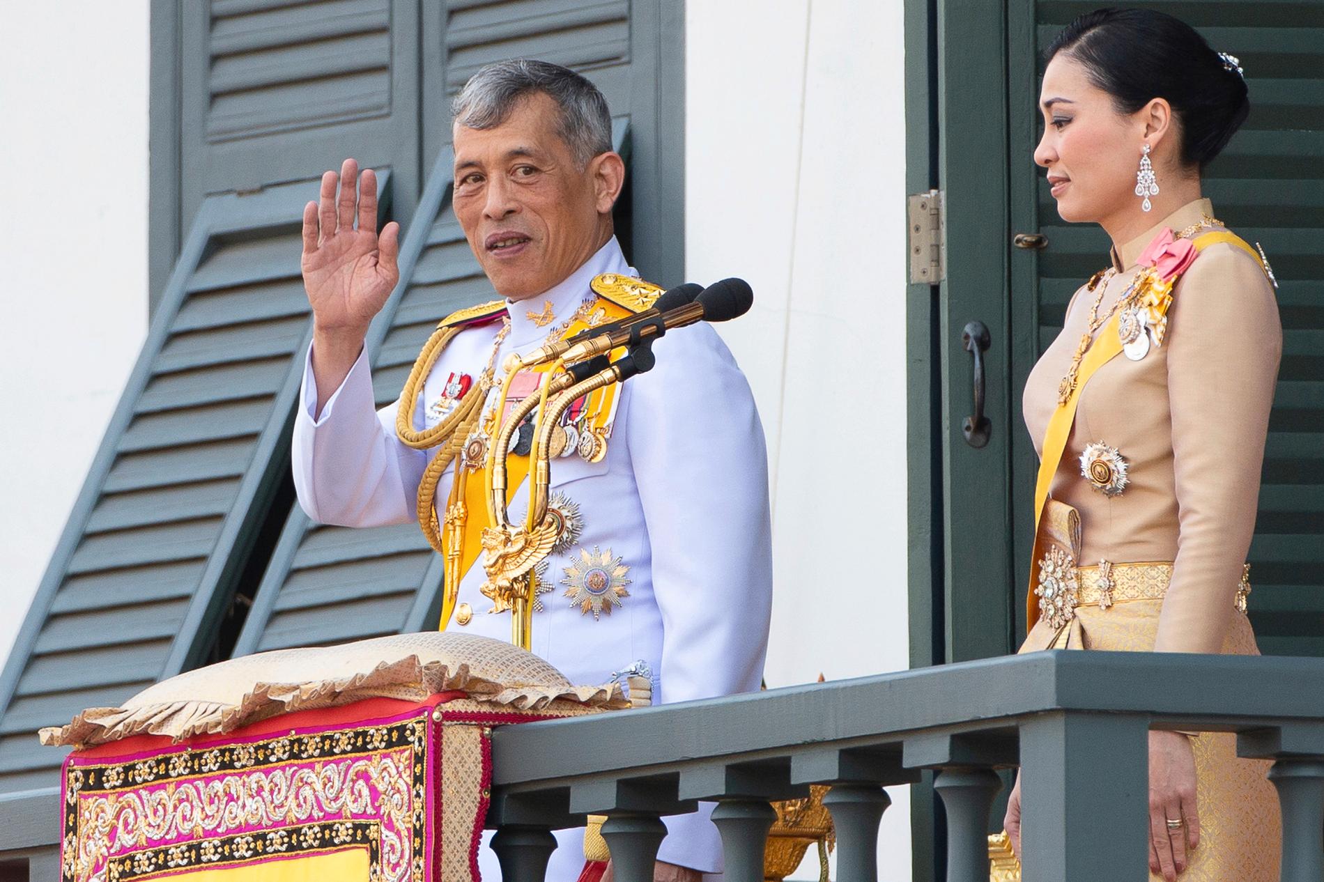 Kung Maha Vajiralongkorn och drottning Suthida tillsammans i Bangkok, Thailand.