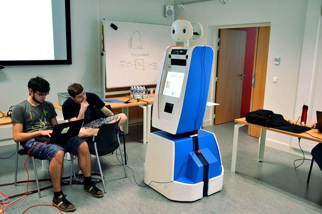 Forskare från bland annat Örebro universitet har varit med och utvecklat roboten.