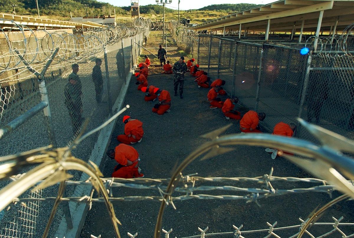 Amerikanerna ansåg att Mehdi Ghezali under sina år på Guantánamo uppvisade en ”historia av passivt motstånd men utan öppet aggressiva handlingar”. Han ska ha trakasserat vakter verbalt, ofta hållit på med fysisk träning och kommunicerat med fångar på andra avdelningar – i samtliga fall aktiviteter som var förbjudna. Ghezali gjorde också några försök att leda böner.