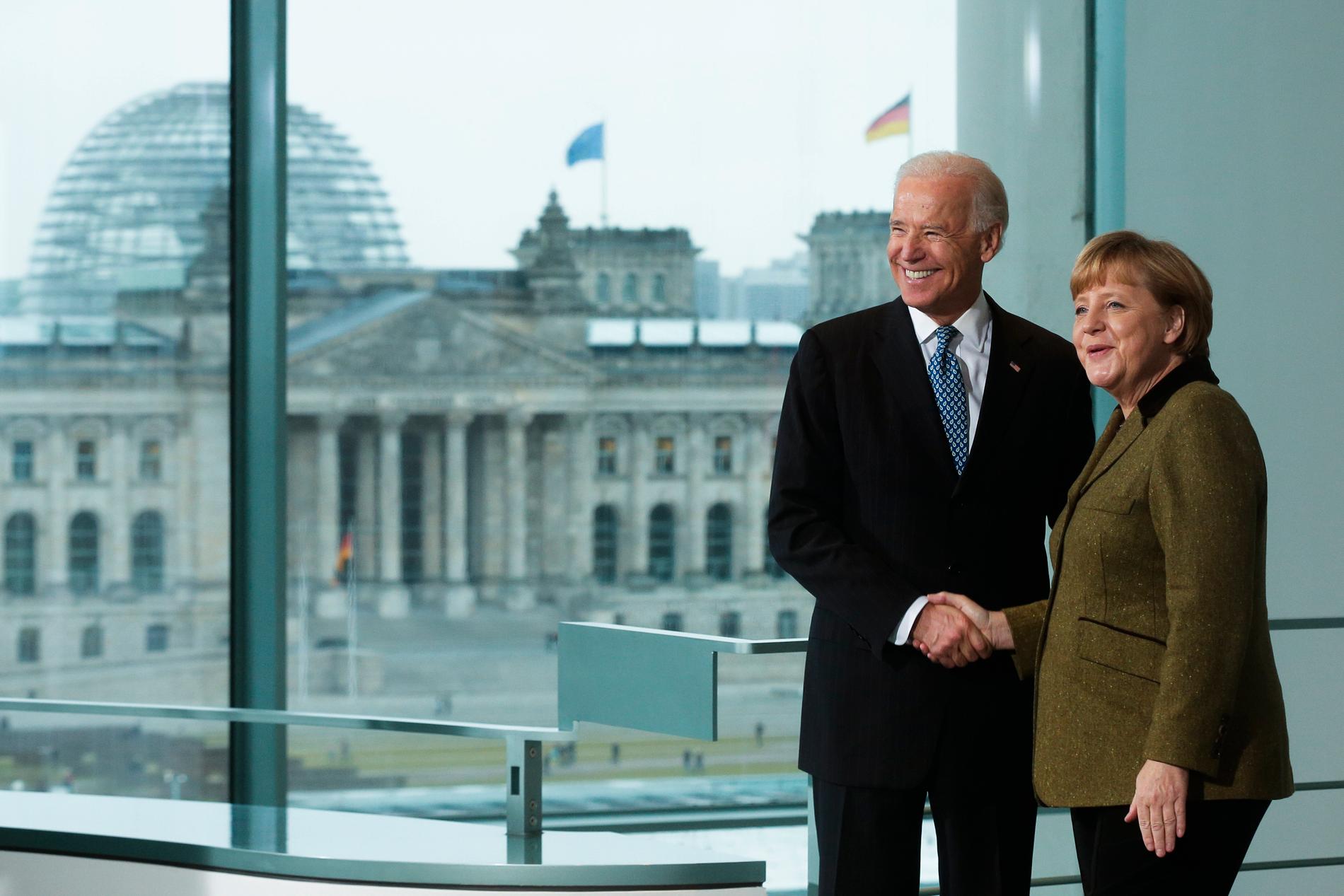 I februari 2013 besökte USA:s dåvarande vicepresident Joe Biden Berlin och förbundskansler Angela Merkel. Nu bjuder president Biden in Merkel till Washington DC den 15 juli. Arkivbild.