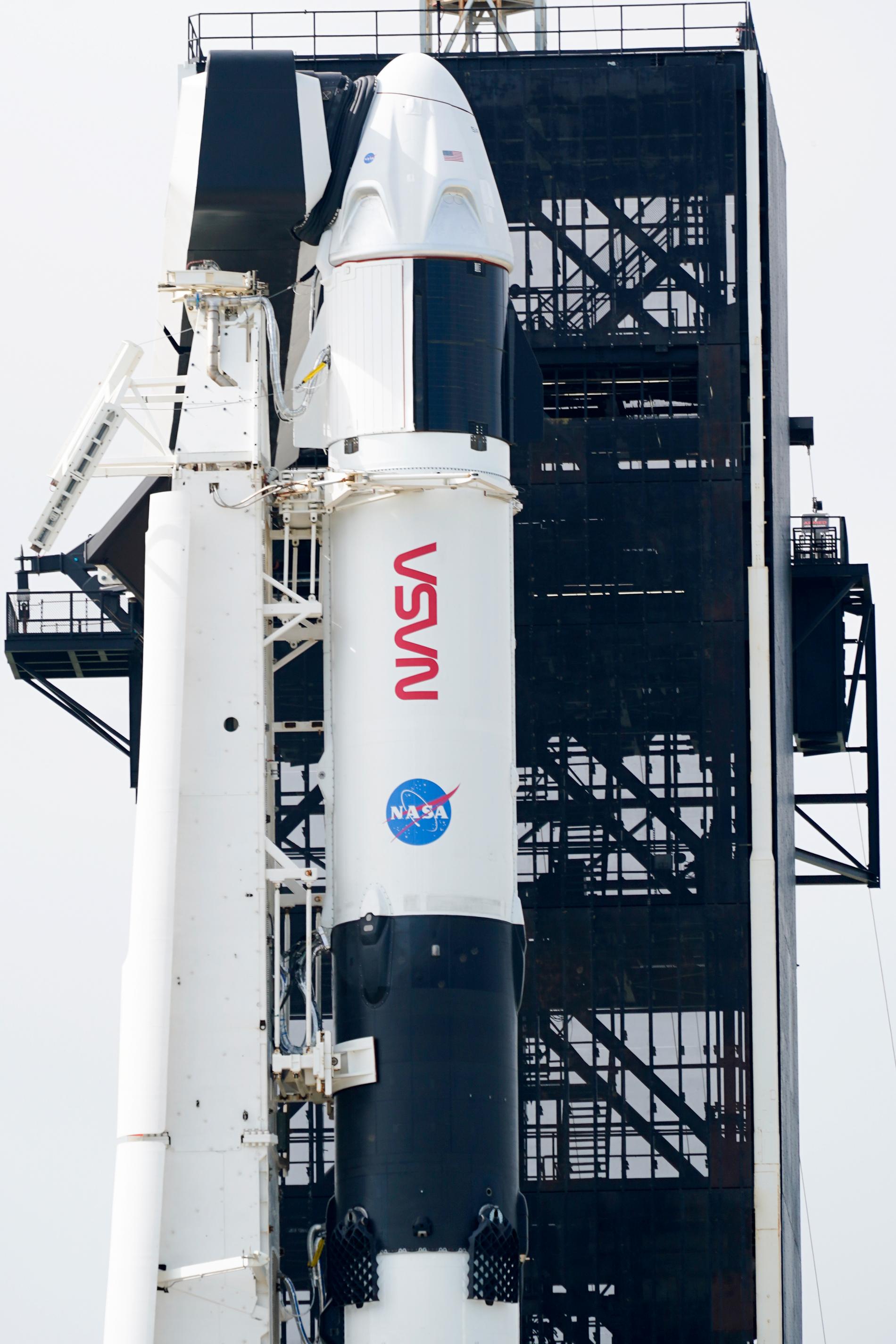 Falcon 9-raketen och rymdkapseln Dragon.