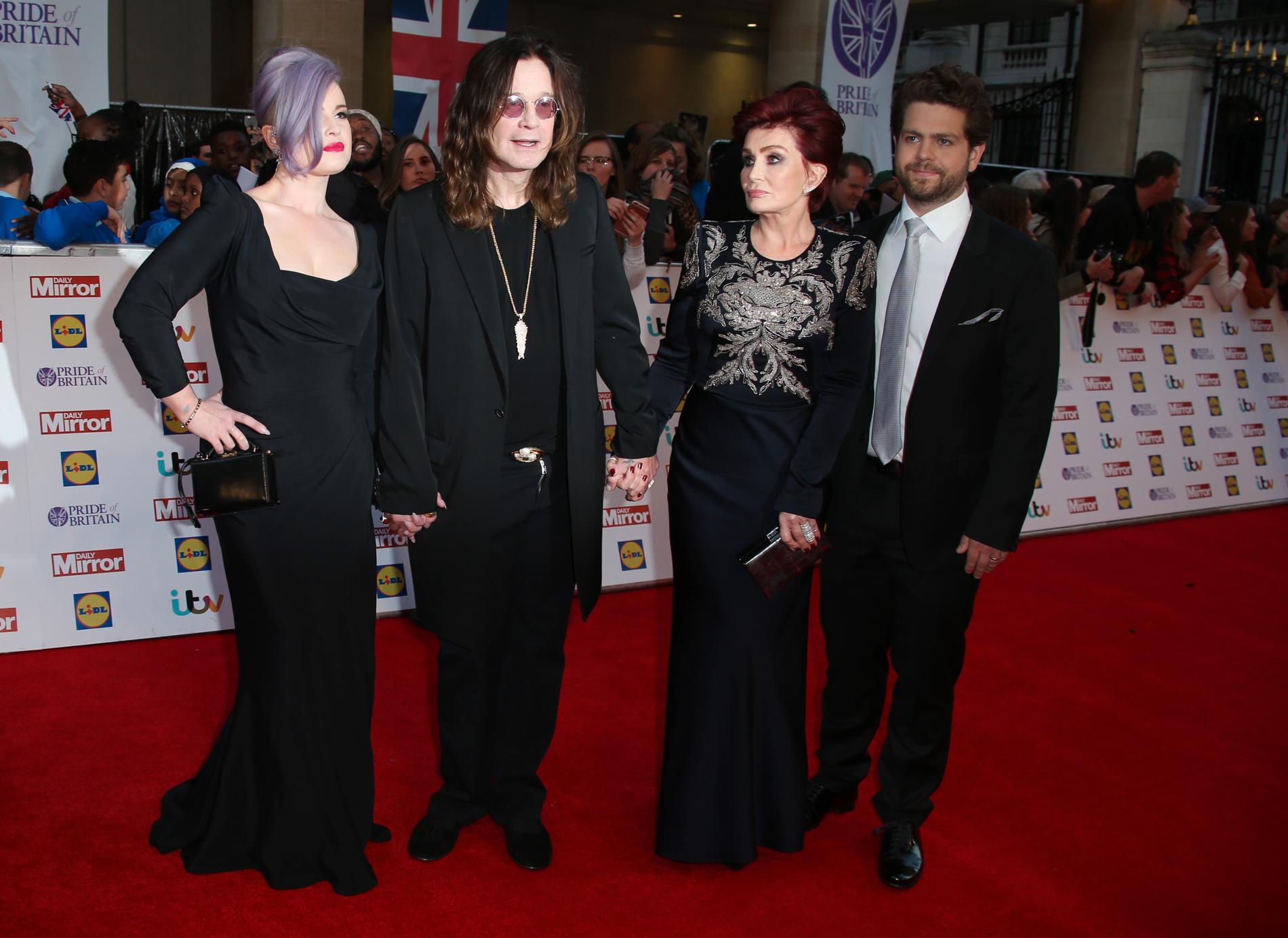 Kelly Osbourne, Ozzy Osbourne, Sharon Osbourne, Jack Osbourne på röda mattan 2015.