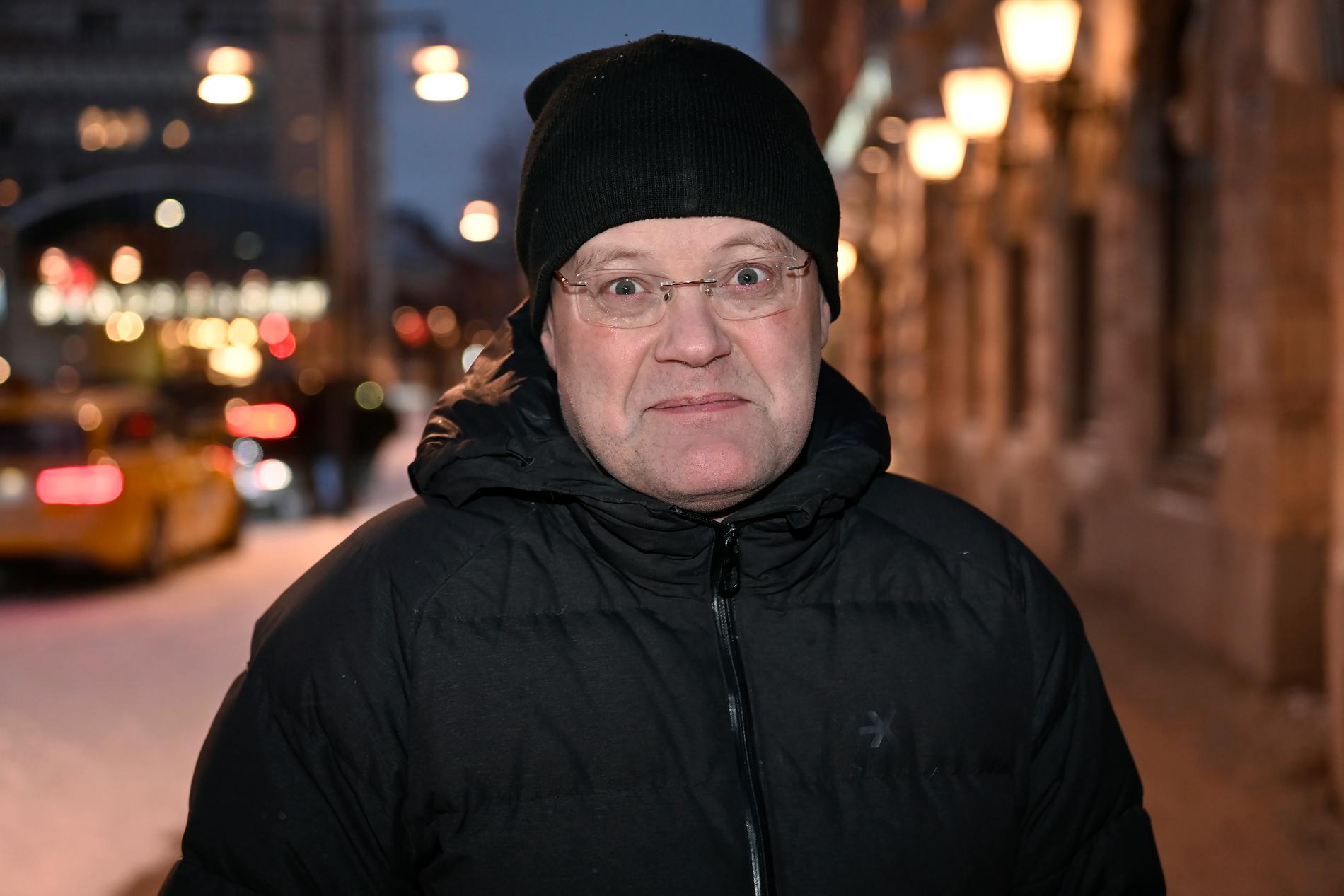 Per-Einar Kvamsdal, 54, från Luleå har alltid känt sig trygg i staden och har aldrig reflekterat över gängens eventuella utbredning. ”Det kan ju vara ett jäkla liv i trappuppgångar nattetid i bland, men jag har inte sett några gäng”, säger han. 