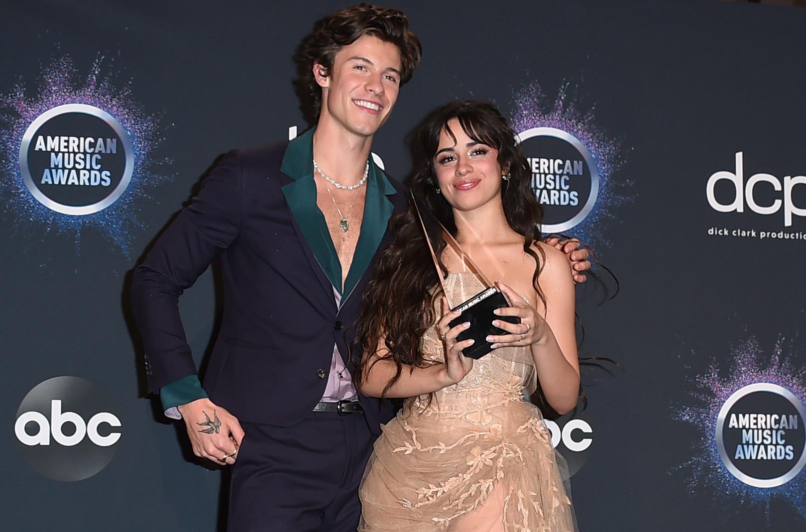 Shawn Mendes och Camila Cabello på American Music Awards 2019.