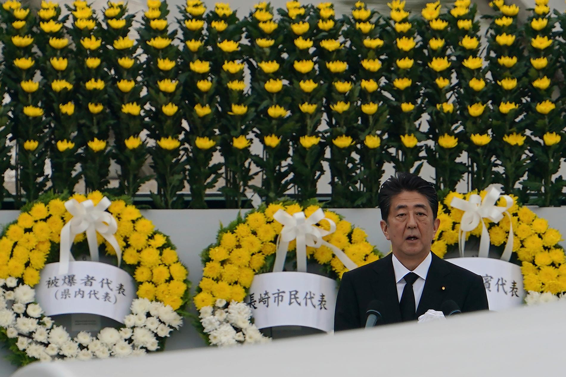 Japans premiärminister Shinzo Abe talade under ceremonin.