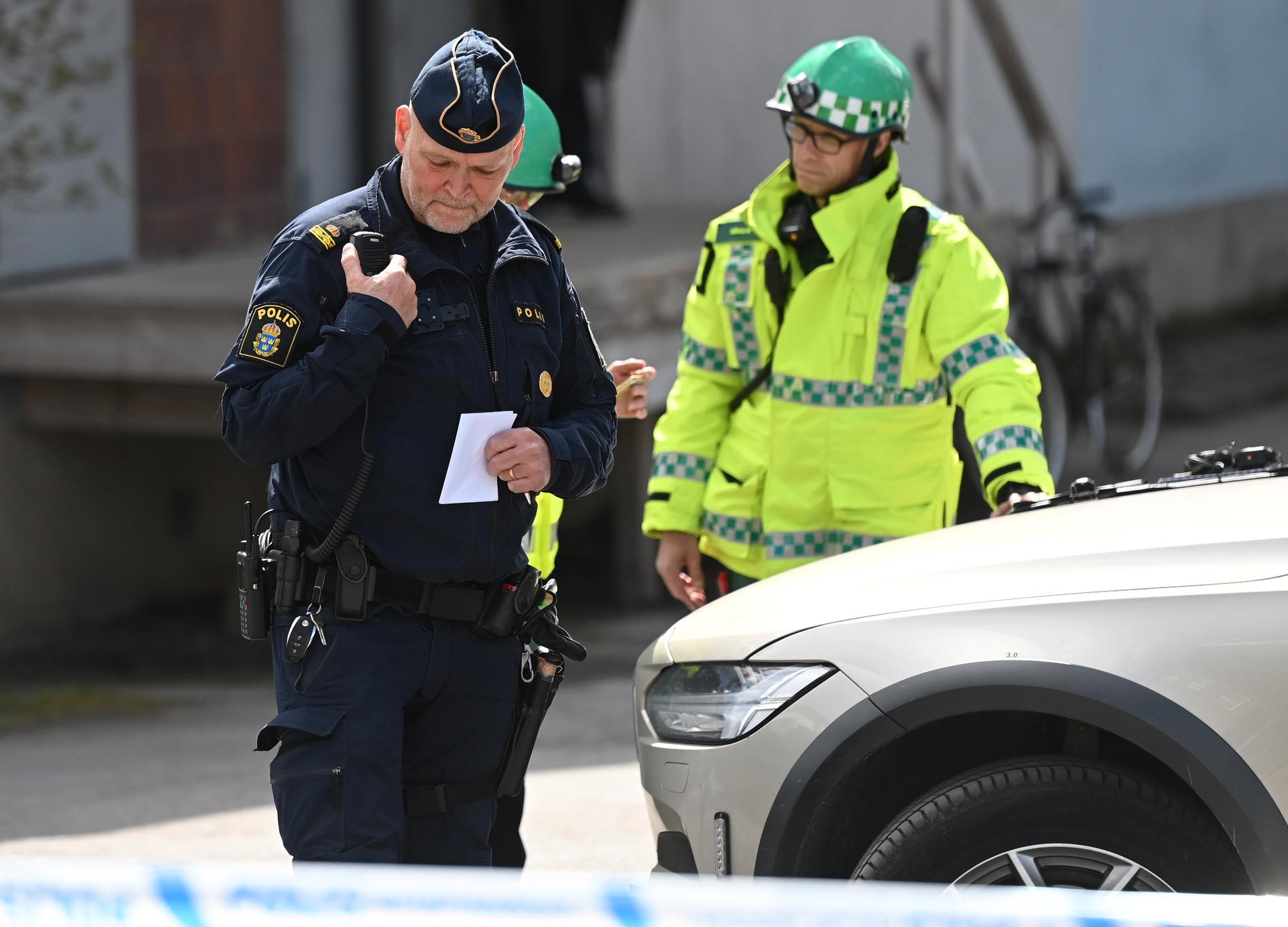 Det pågår just nu en polisinsats på en skola i västra Stockholm.