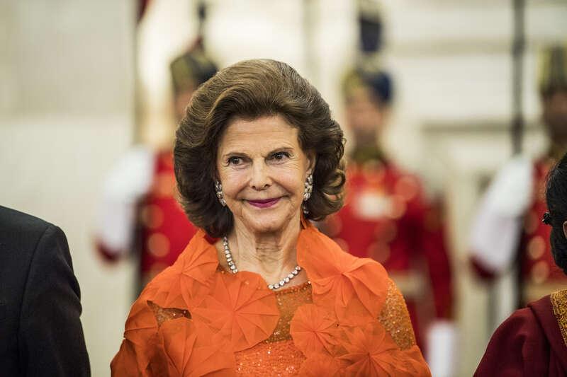 Drottning Silvia har gjort den svenska monarkin mer modern, menar författaren.