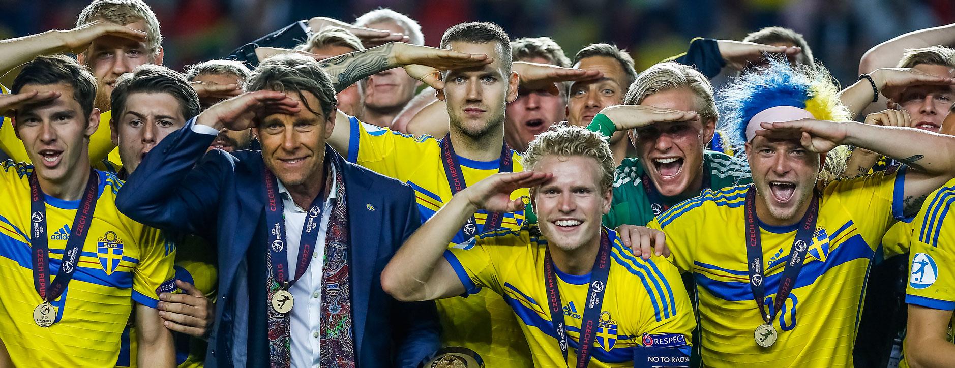 Folkets favoriter Guldhjältarna tackar svenska fansen med "honnören".