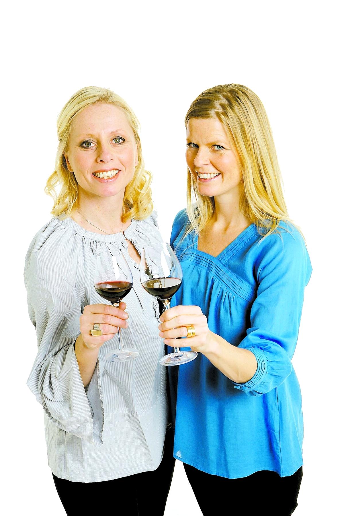 ENKLA SMAKER Ulrika Karlsson och Camilla Settlin, Aftonbladets vinexperter, sätter plus på det nya vinet i petflaskor. Inga höjdarvin är slutsatsen.