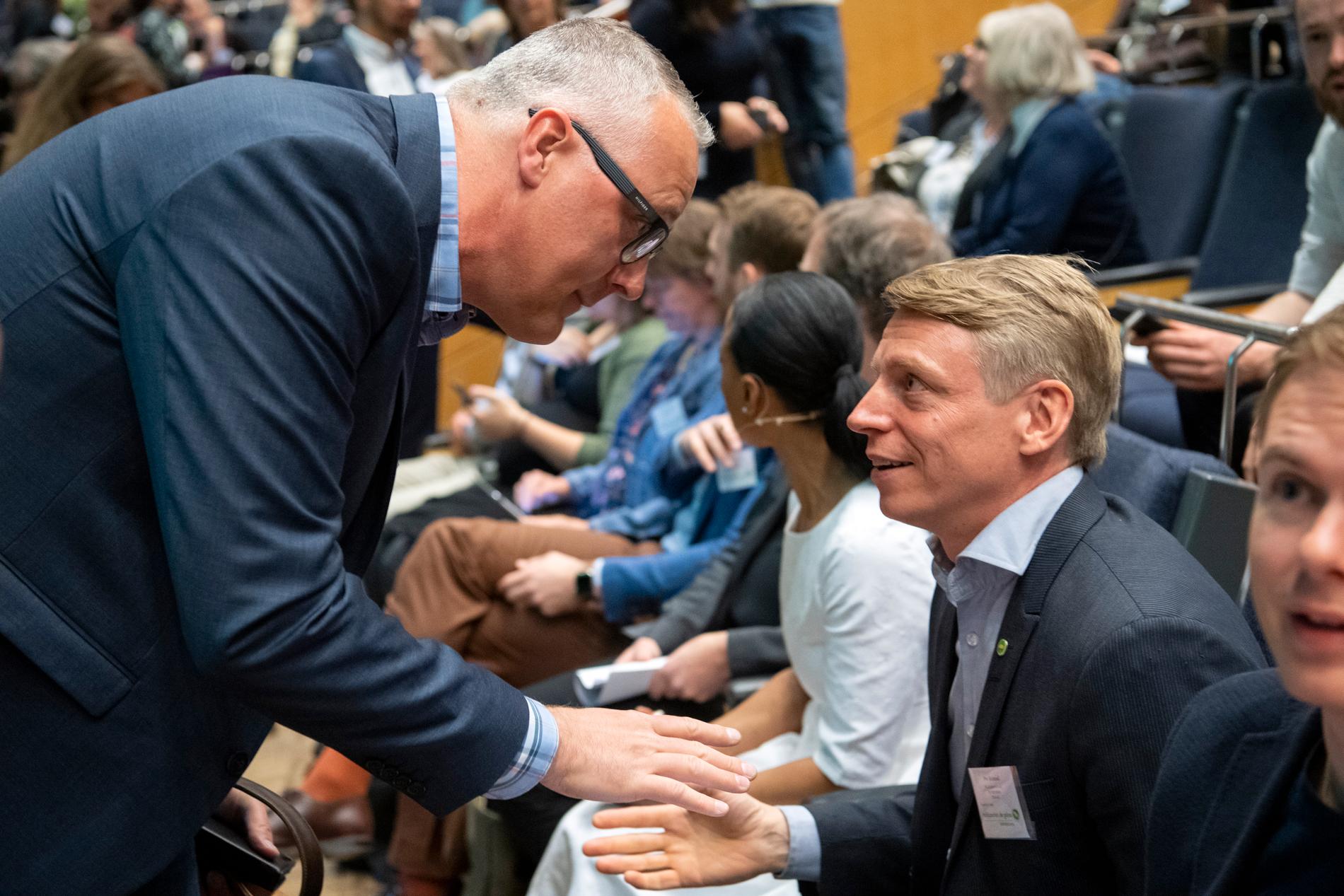 Växjöpolitikern Magnus P Wåhlin utmanar finansmarknadsminister Per Bolund om språkrörsjobbet i Miljöpartiet.