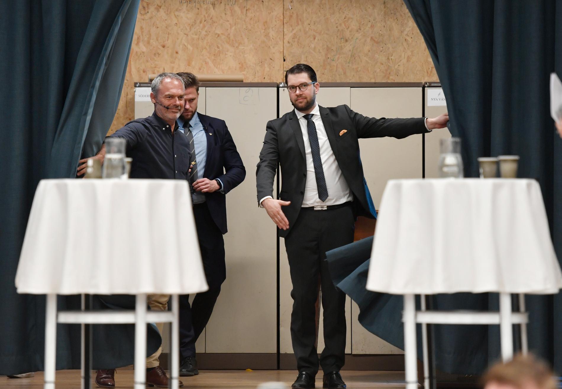 Jimmie Åkesson (SD) och Jan Björklund (L) debatterade i Alviks kulturhus under onsdagseftermiddagen. 