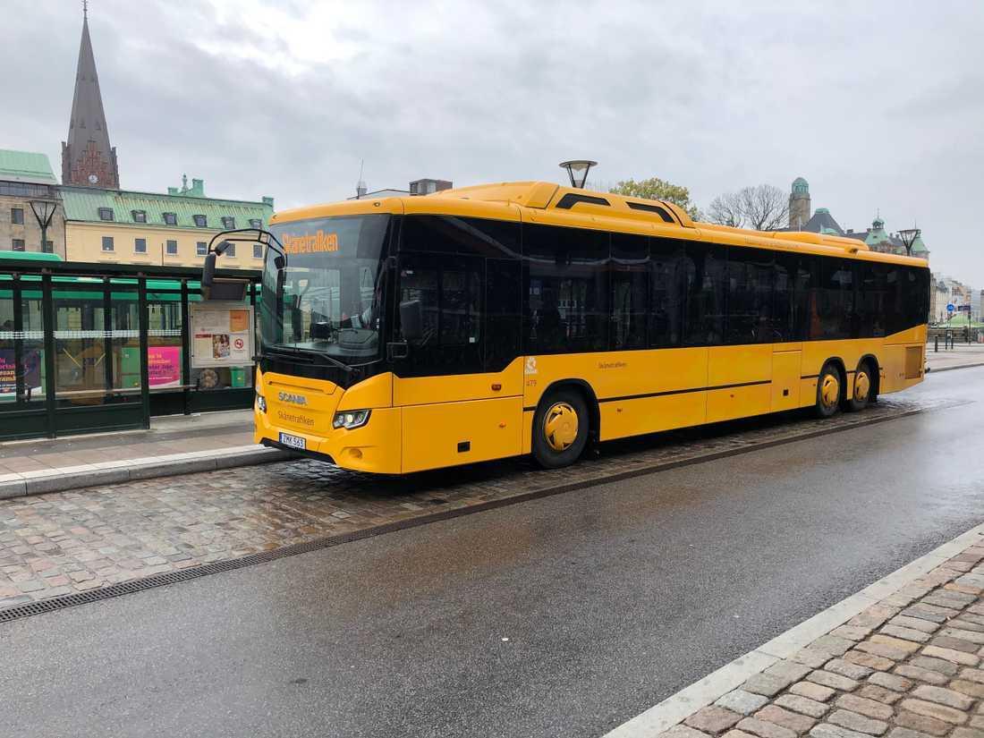 En busschaufför i Malmö blev attackerad av bilisten.