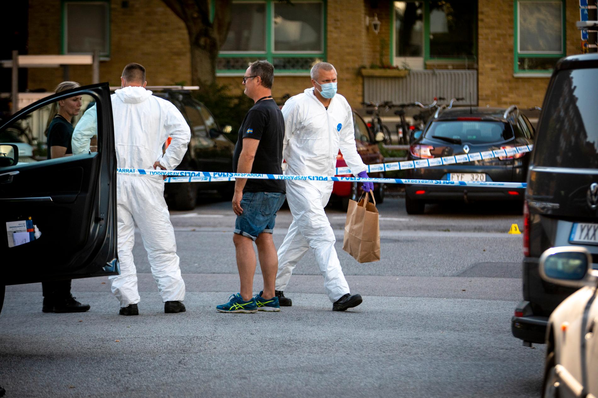 Kvinnan sköts till döds i centrala Malmö. En man är anhållen misstänkt för medhjälp till mord.