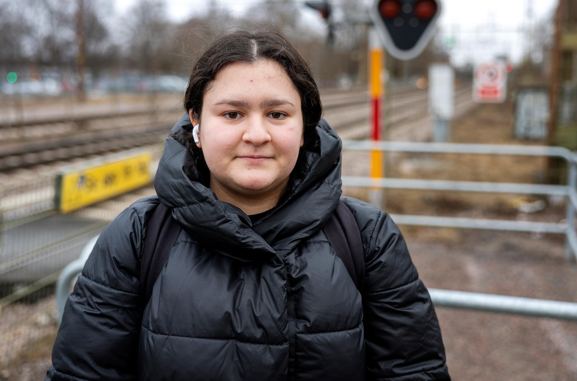 Tara, 16, kom in med ett tåg precis efter olyckan där tre personer dog. 