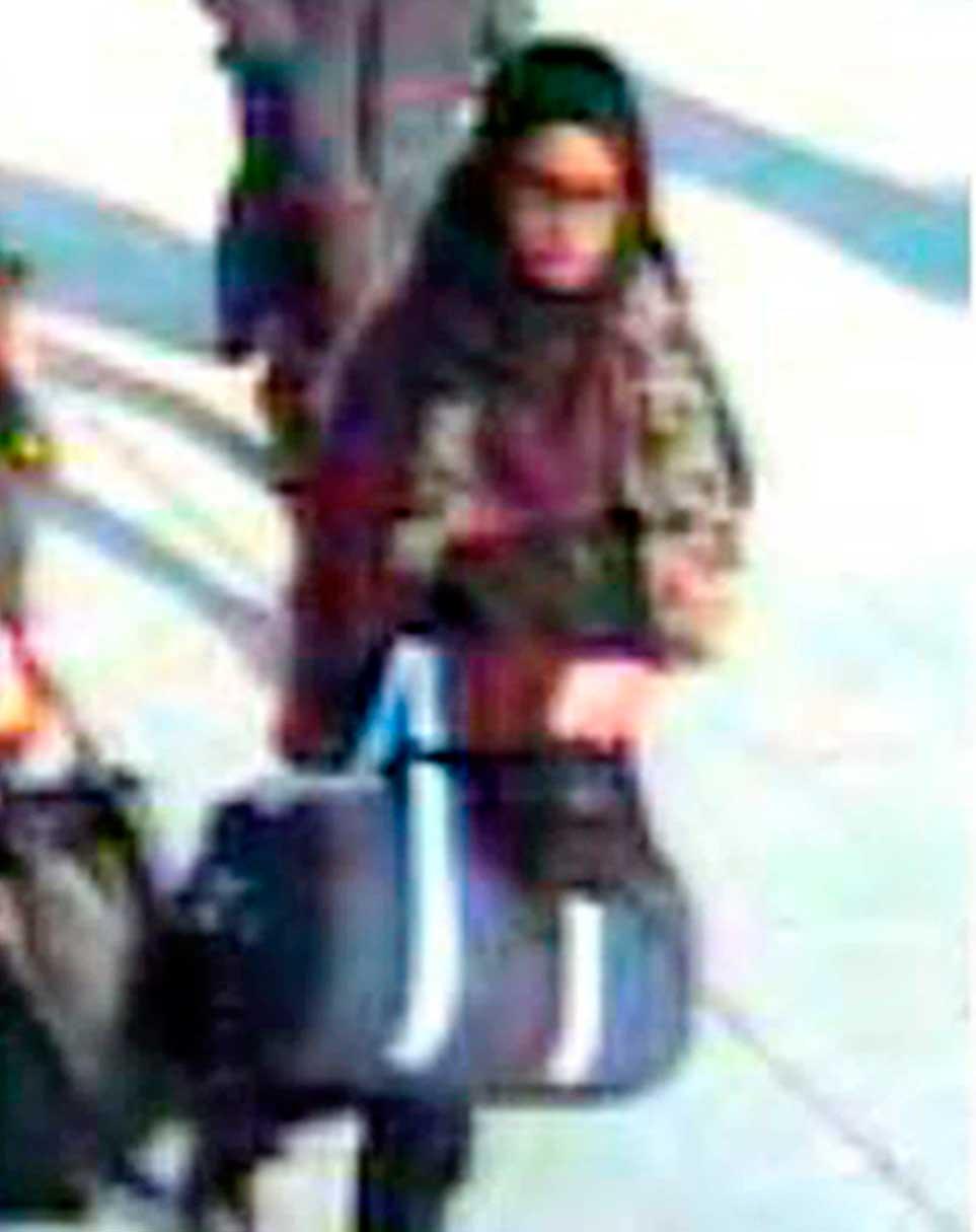 Shamima Begum fångades på övervakningsfilm på flygplatsen Gatwick airport, i London, när hon lämnade Storbritannien. 