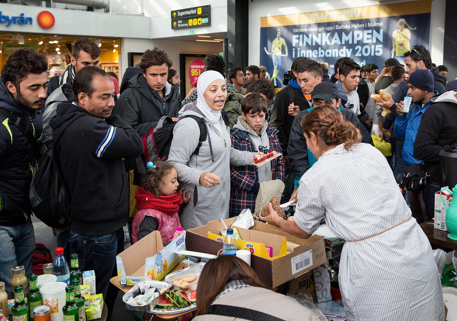 Flyktingar på Stockholms centralstation.