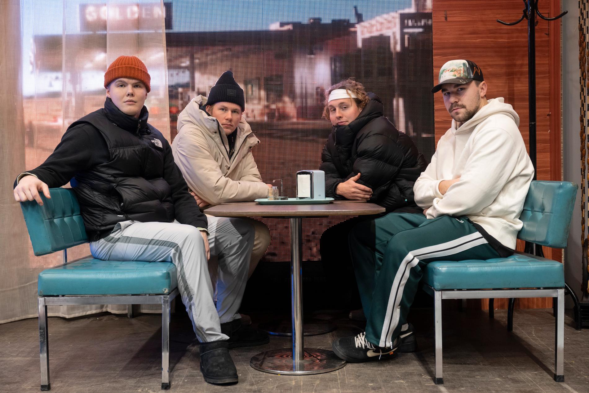 Musikgruppen Bolaget från Falun på sin scen i ett omgjort lastbilsflak. Från vänster: Adam Bergestål, William Ahlborg, Oliver Norquist, Gustav Jörgensen.