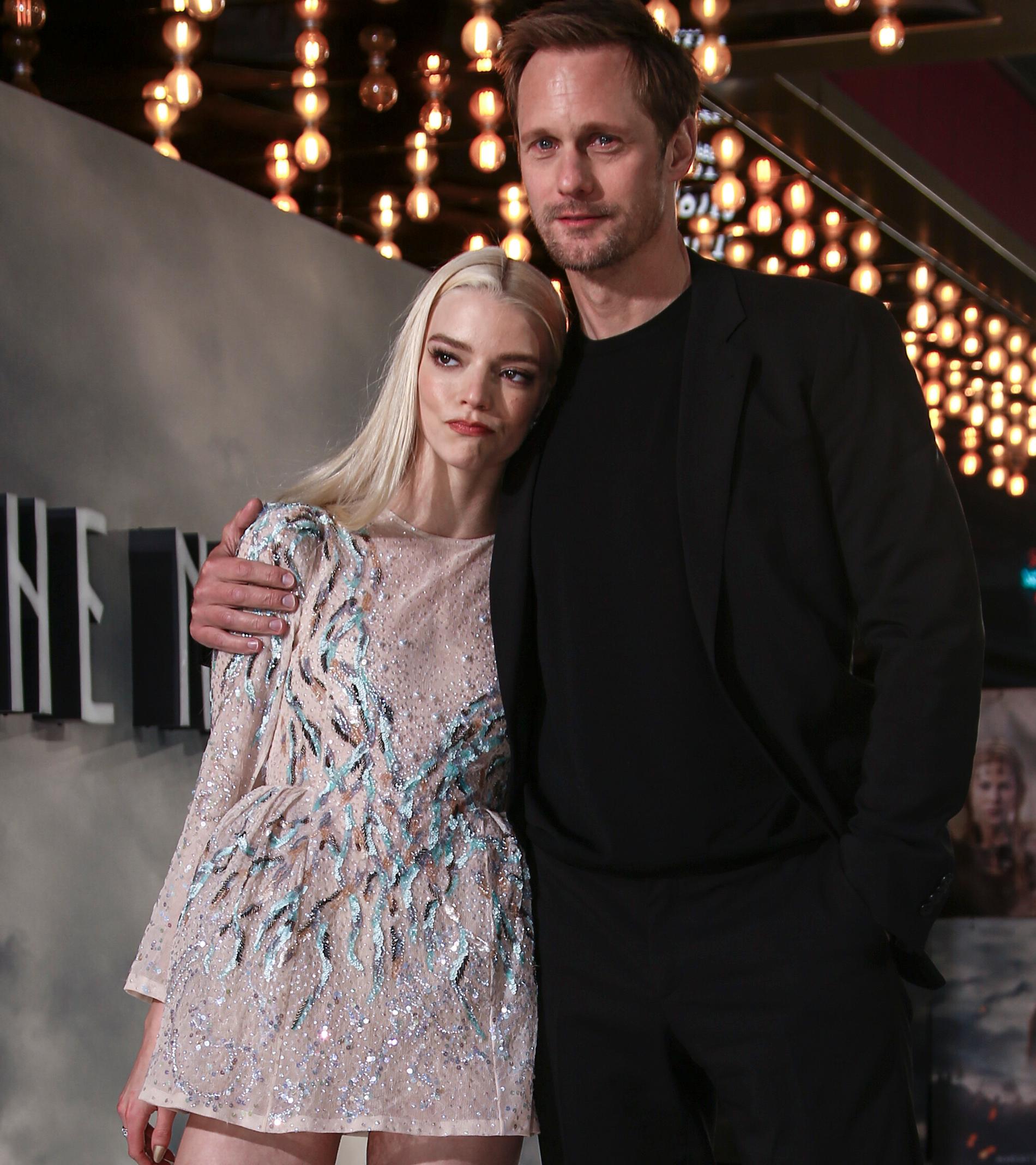 Anya Taylor-Joy och Alexander Skarsgård på ”The Northman”-premiär i London.