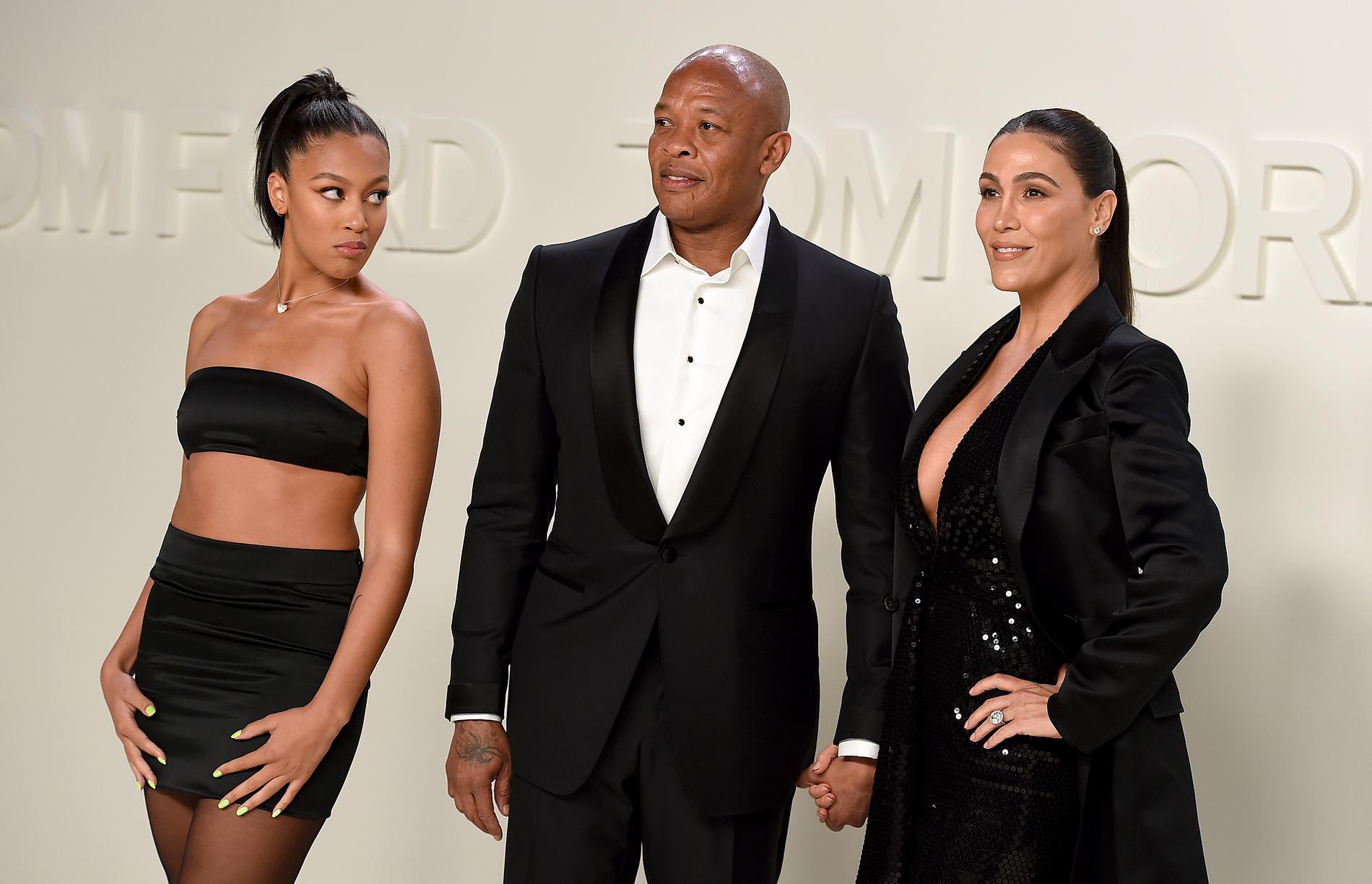 Från vänster på bilden står dottern Truly Young, Dr Dre och Nicole Young i Los Angeles, februari 2020.