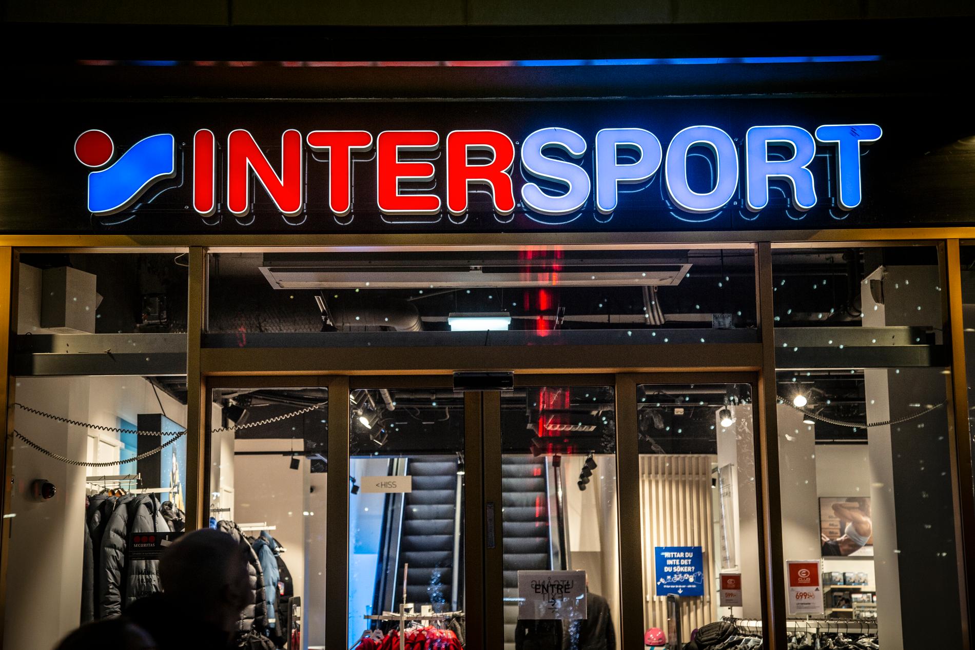 Intersport på Drottninggatan i Stockholm. Arkivbild