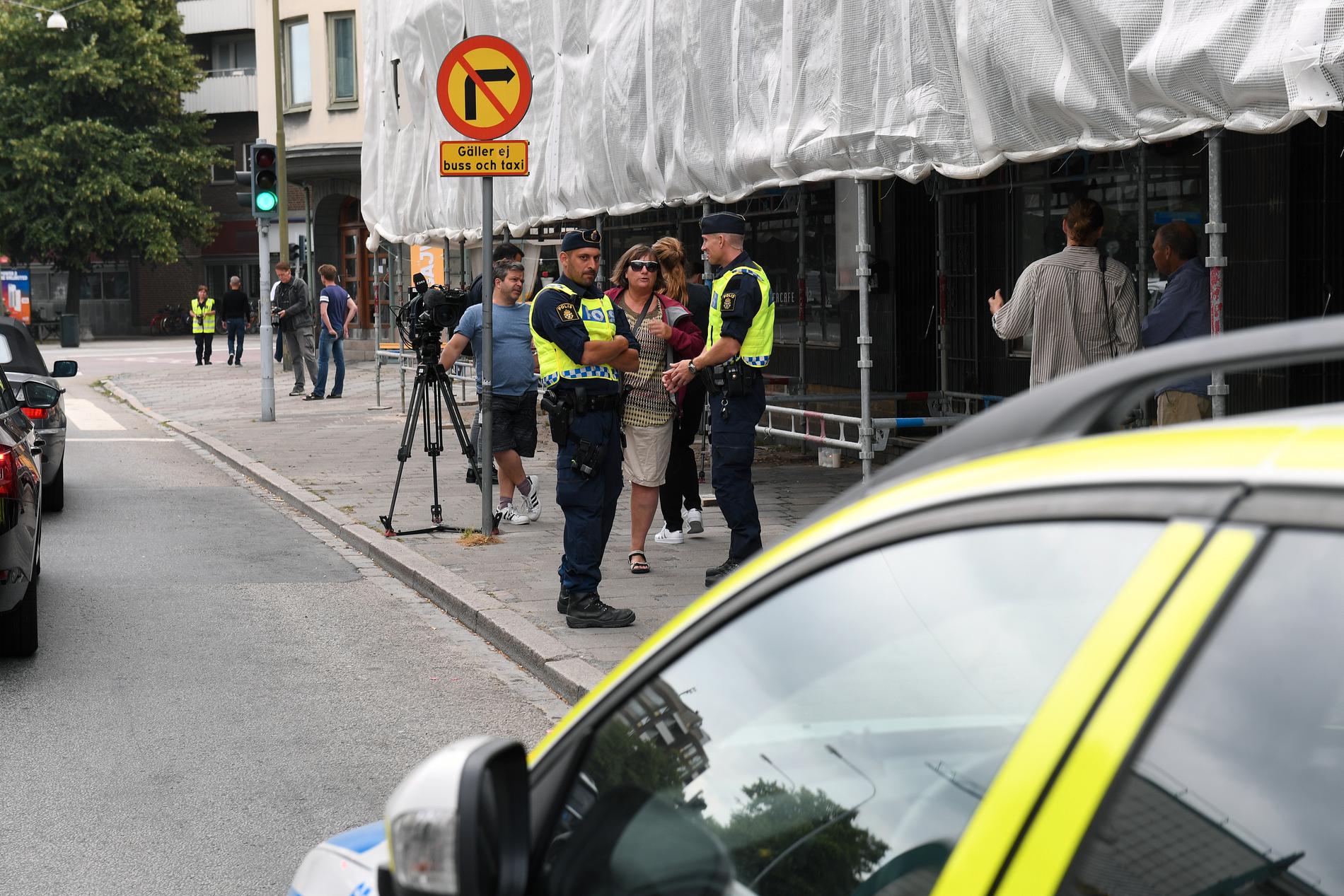 Malmö dagen efter att tre människor skjutits till döds på öppen gata.