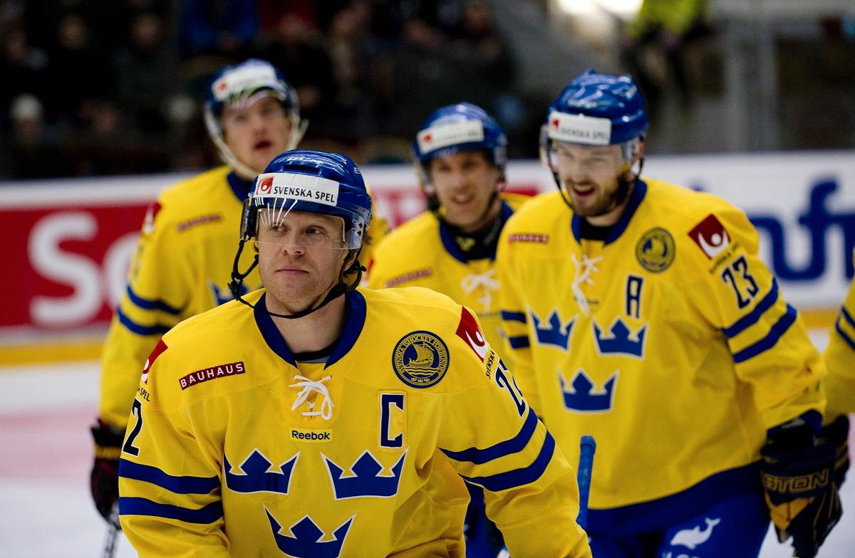 Självsäkra David Petrasek och hans lagkamrater i Tre Kronor tror på medalj av ädlaste valör för Sverige. Till skillnad från Sportbladets hockeyexpert som tror att laget inte ens går till semifinal.