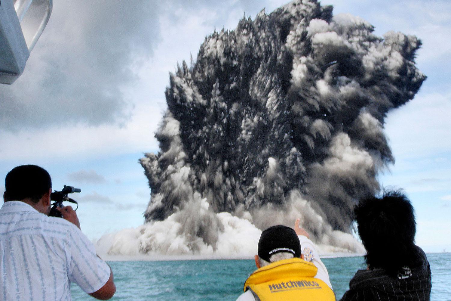 7. TONGA En undervattensvulkan får ett utbrott utanför Tonga 2009.